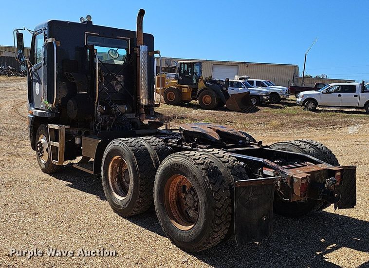 image for item NP9078 2000 Freightliner Argosy  semi truck