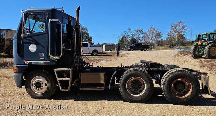 image for item NP9078 2000 Freightliner Argosy  semi truck