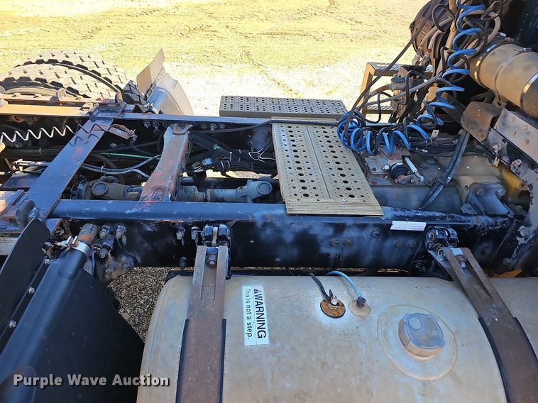 image for item NP9078 2000 Freightliner Argosy  semi truck