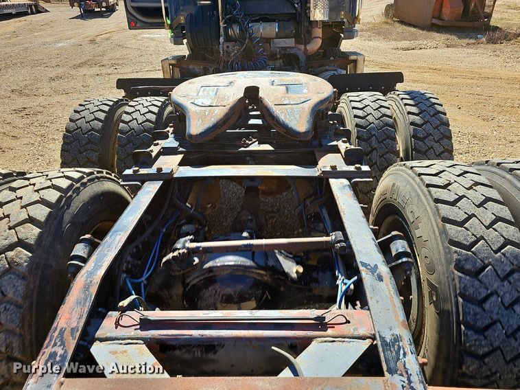 image for item NP9078 2000 Freightliner Argosy  semi truck