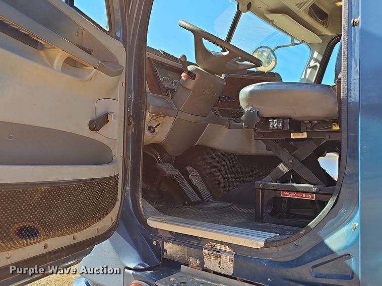 image for item NP9078 2000 Freightliner Argosy  semi truck