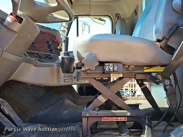 image for item NP9078 2000 Freightliner Argosy  semi truck