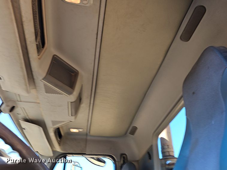 image for item NP9078 2000 Freightliner Argosy  semi truck