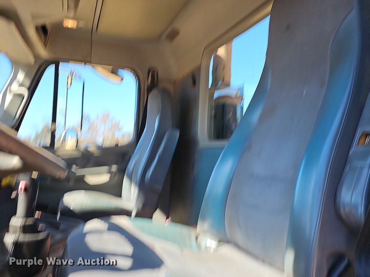 image for item NP9078 2000 Freightliner Argosy  semi truck