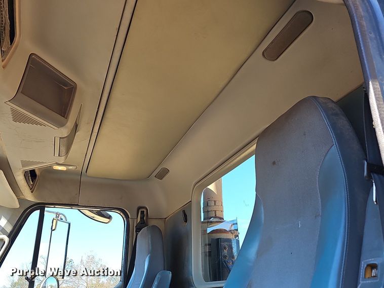 image for item NP9078 2000 Freightliner Argosy  semi truck