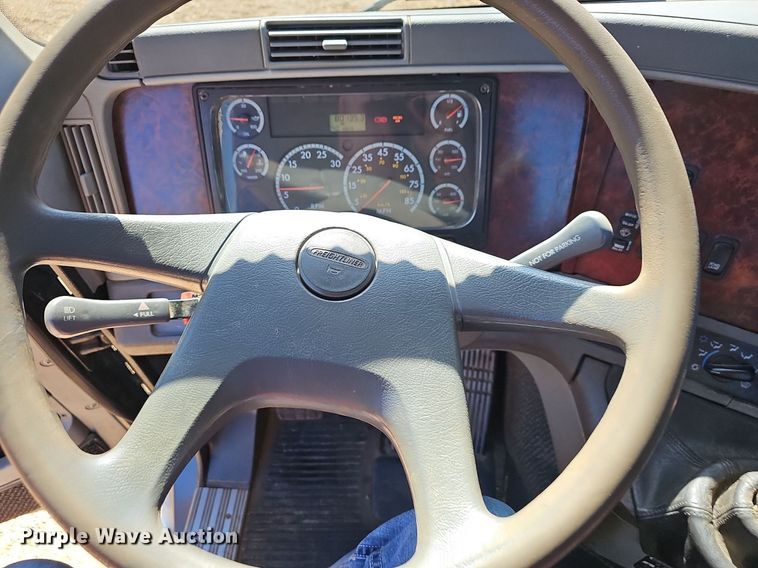 image for item NP9078 2000 Freightliner Argosy  semi truck