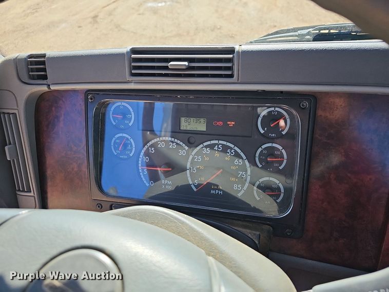 image for item NP9078 2000 Freightliner Argosy  semi truck