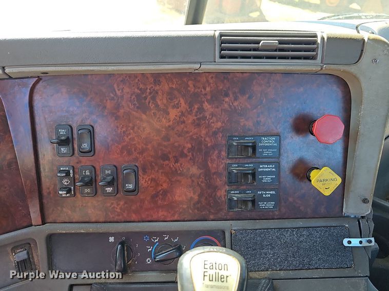 image for item NP9078 2000 Freightliner Argosy  semi truck