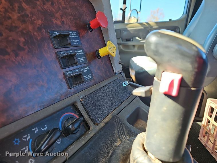 image for item NP9078 2000 Freightliner Argosy  semi truck