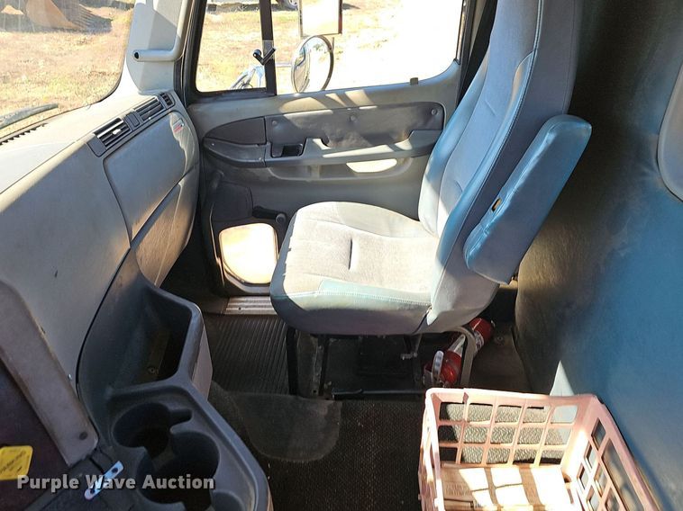 image for item NP9078 2000 Freightliner Argosy  semi truck