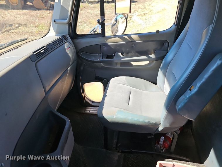 image for item NP9078 2000 Freightliner Argosy  semi truck