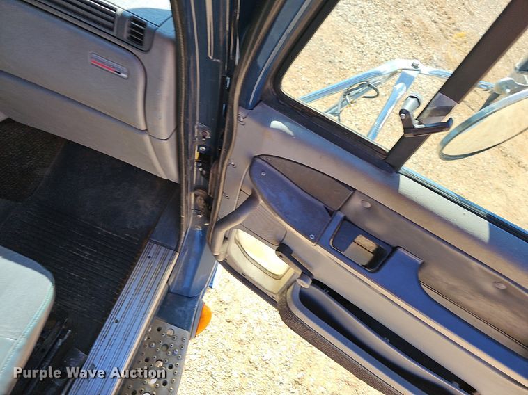 image for item NP9078 2000 Freightliner Argosy  semi truck