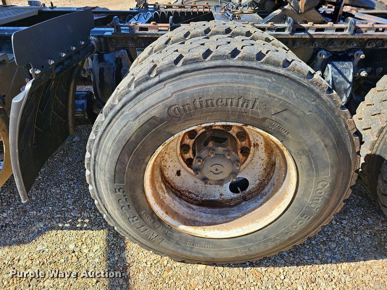 image for item NP9078 2000 Freightliner Argosy  semi truck