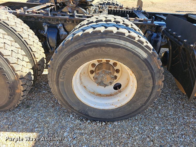 image for item NP9078 2000 Freightliner Argosy  semi truck