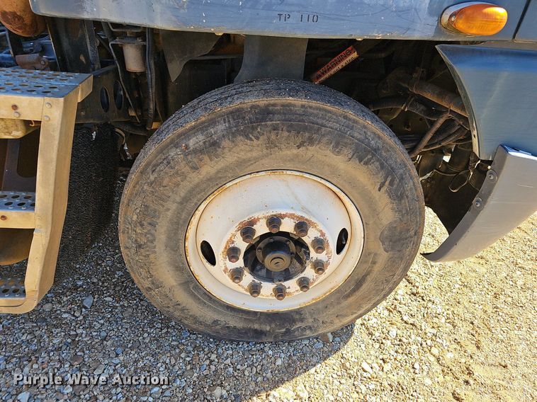 image for item NP9078 2000 Freightliner Argosy  semi truck