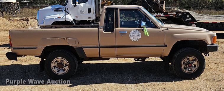 image for item NP9080 1987 Toyota  pickup truck