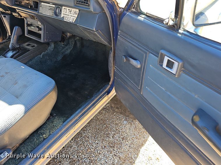 image for item NP9080 1987 Toyota  pickup truck