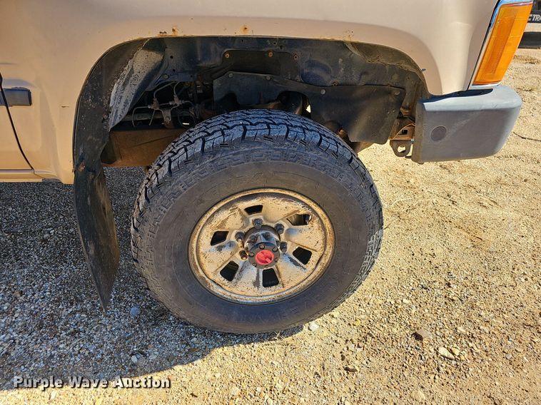 image for item NP9080 1987 Toyota  pickup truck