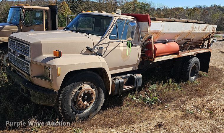 image for item NP9081 1987 Ford F700  manure spreader truck