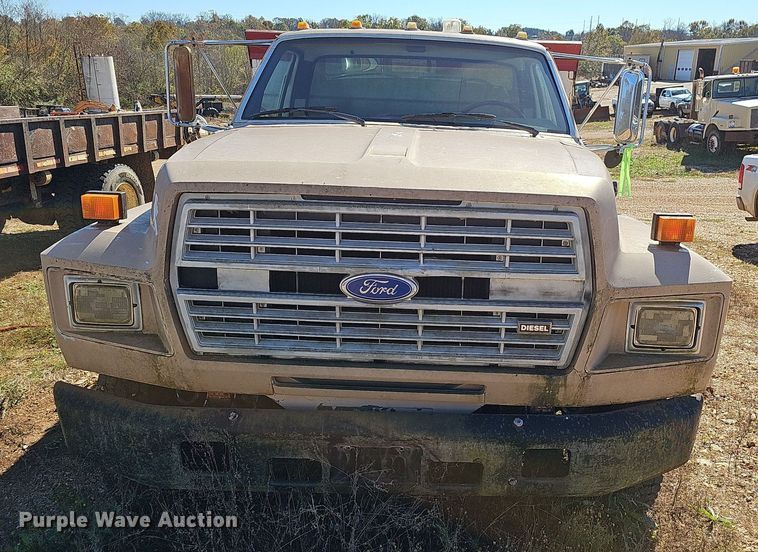 image for item NP9081 1987 Ford F700  manure spreader truck