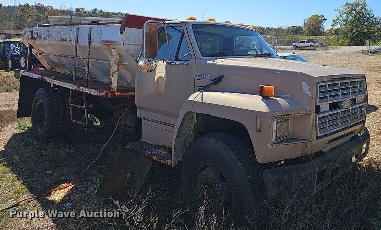 image for item NP9081 1987 Ford F700  manure spreader truck