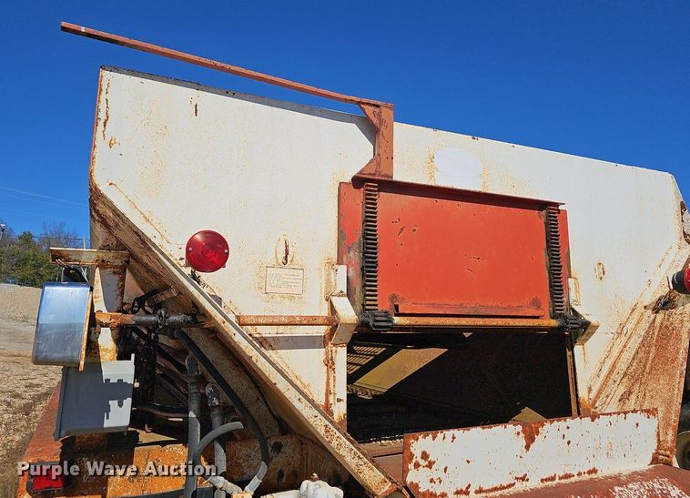 image for item NP9081 1987 Ford F700  manure spreader truck