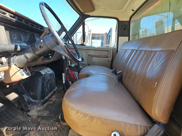 image for item NP9081 1987 Ford F700  manure spreader truck