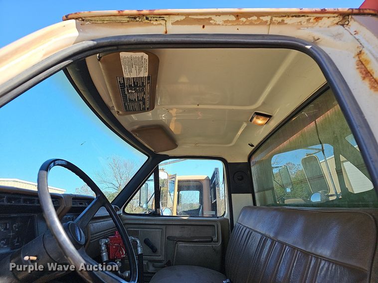 image for item NP9081 1987 Ford F700  manure spreader truck