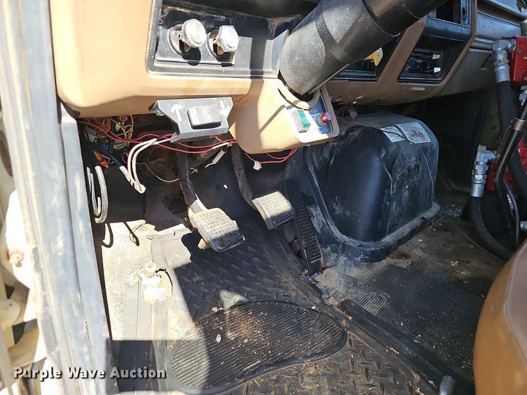 image for item NP9081 1987 Ford F700  manure spreader truck