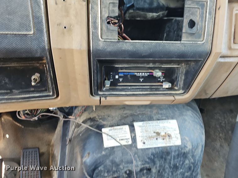 image for item NP9081 1987 Ford F700  manure spreader truck