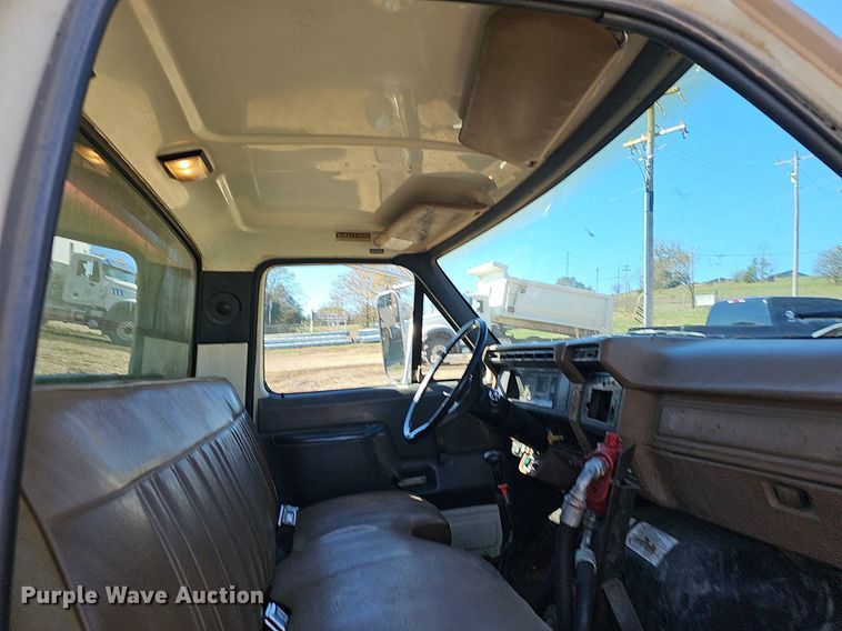 image for item NP9081 1987 Ford F700  manure spreader truck