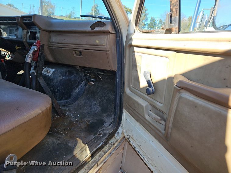 image for item NP9081 1987 Ford F700  manure spreader truck