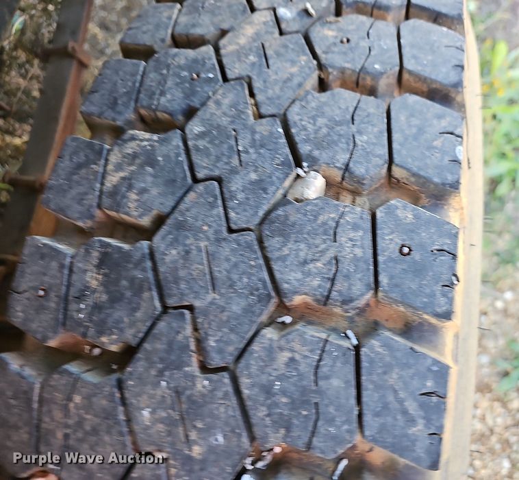 image for item NP9081 1987 Ford F700  manure spreader truck