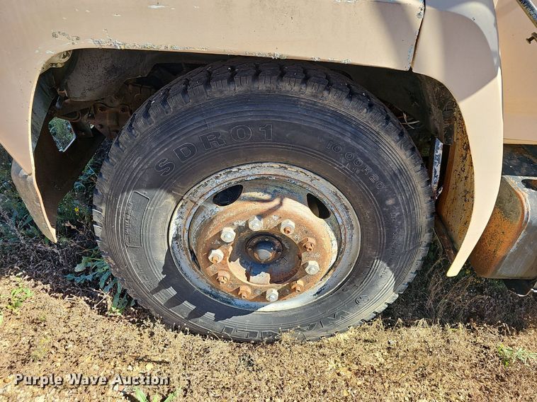 image for item NP9081 1987 Ford F700  manure spreader truck