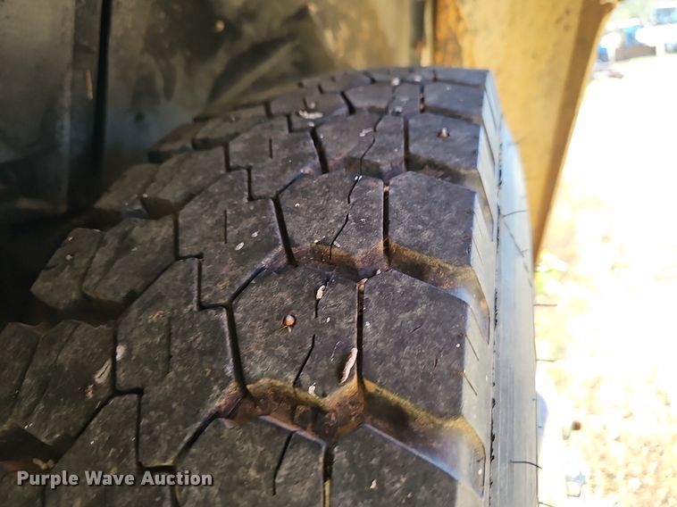 image for item NP9081 1987 Ford F700  manure spreader truck