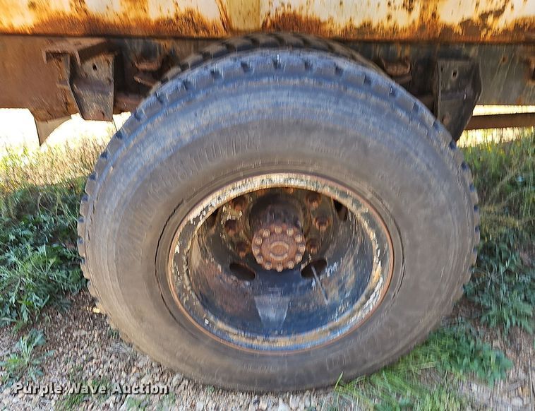 image for item NP9081 1987 Ford F700  manure spreader truck