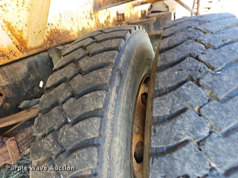 image for item NP9081 1987 Ford F700  manure spreader truck