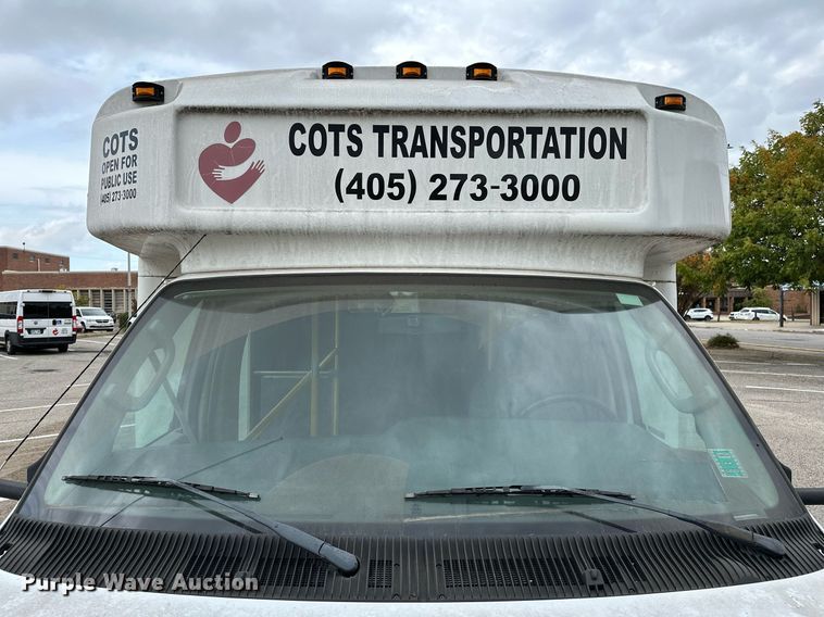 image for item NQ9484 2013 Ford E450  shuttle bus