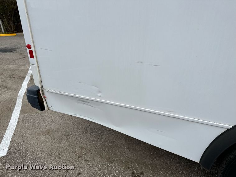 image for item NQ9484 2013 Ford E450  shuttle bus