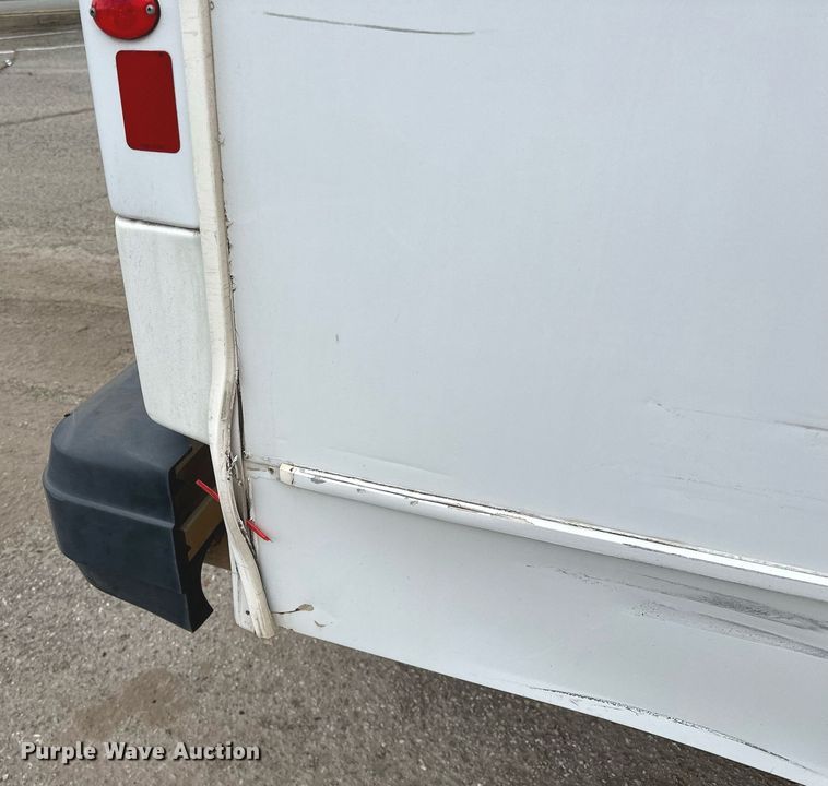 image for item NQ9484 2013 Ford E450  shuttle bus