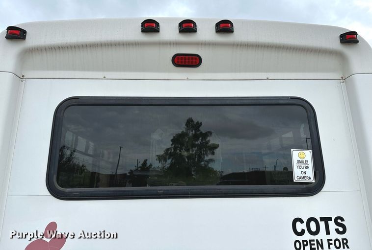 image for item NQ9484 2013 Ford E450  shuttle bus