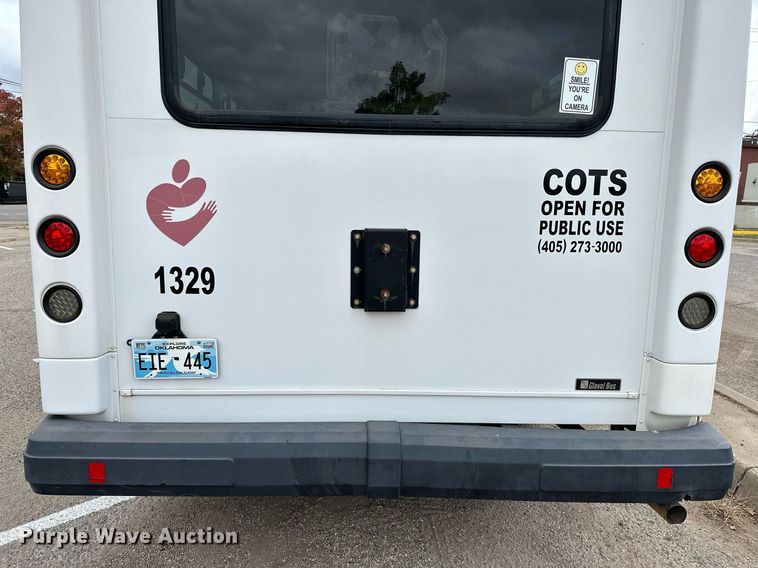 image for item NQ9484 2013 Ford E450  shuttle bus