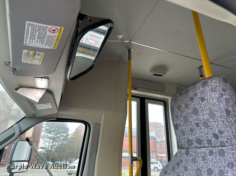 image for item NQ9484 2013 Ford E450  shuttle bus