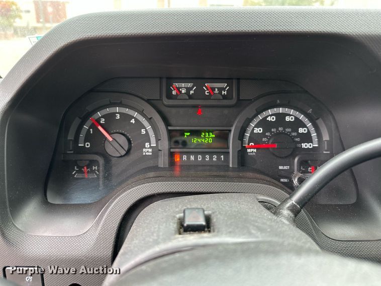 image for item NQ9484 2013 Ford E450  shuttle bus