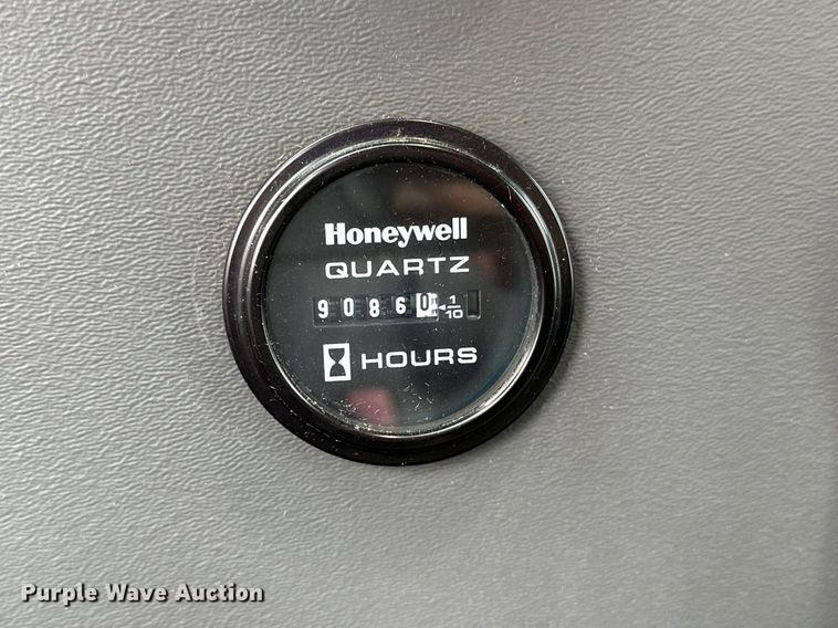 image for item NQ9484 2013 Ford E450  shuttle bus