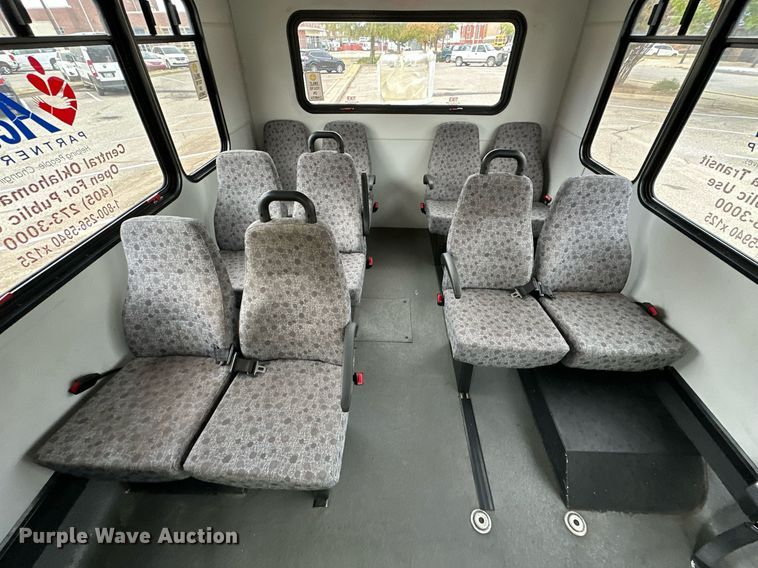 image for item NQ9484 2013 Ford E450  shuttle bus