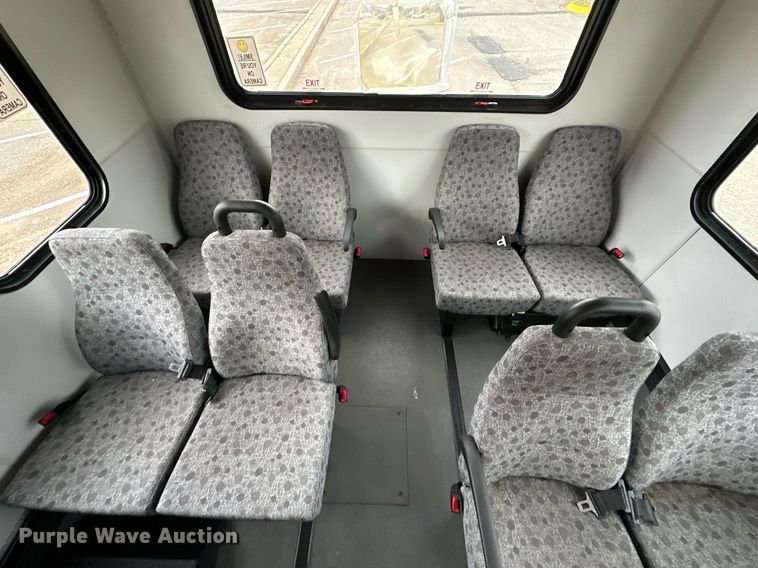 image for item NQ9484 2013 Ford E450  shuttle bus