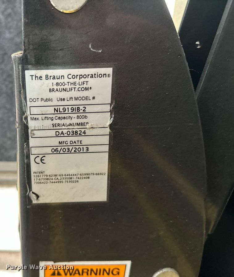 image for item NQ9484 2013 Ford E450  shuttle bus