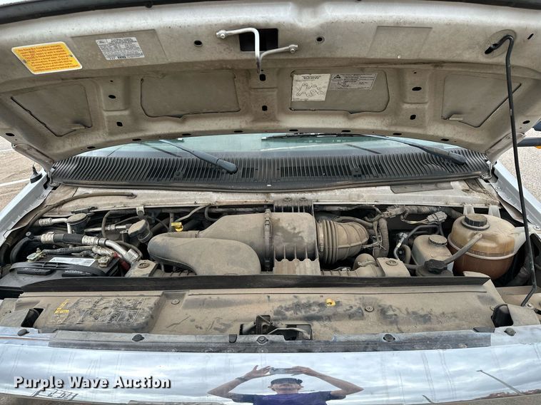 image for item NQ9484 2013 Ford E450  shuttle bus