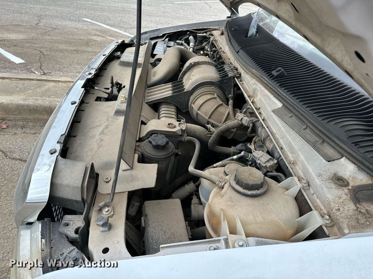 image for item NQ9484 2013 Ford E450  shuttle bus